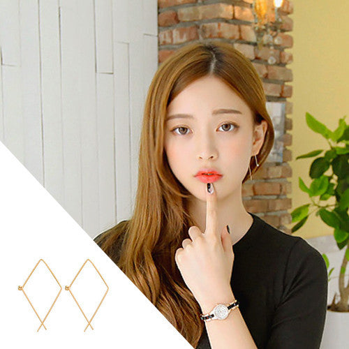 golden-liner-earrings