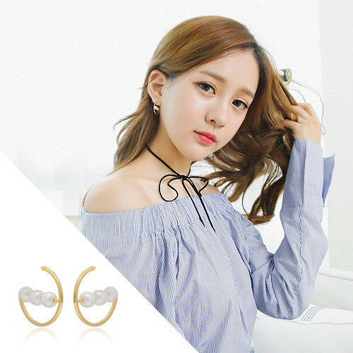 three-little-pearls-earrings